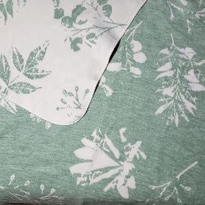 Docofil Reversible Sage and Cream Botanical Print 70"x53" Blanket NWOT